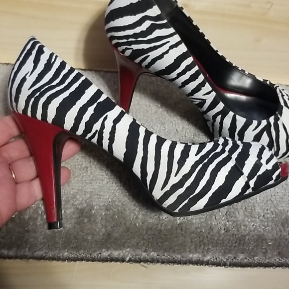 Candies zebra print heels. - Picture 2 of 4